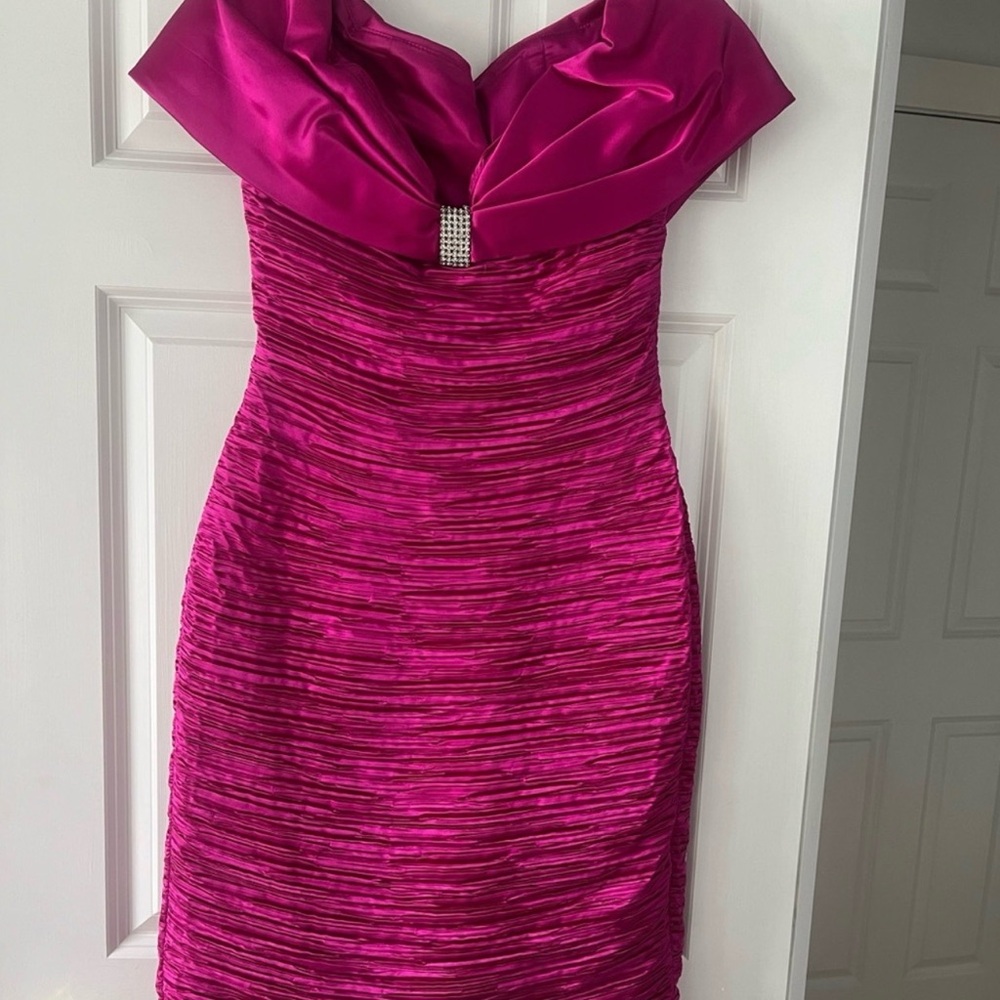 Elegant Formal Fuchsia Dress